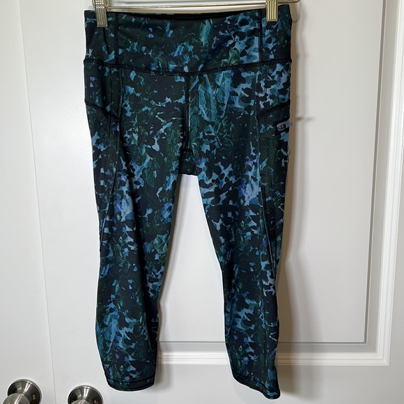 Lululemon Run: Top Speed Crop - Picture 2 of 9